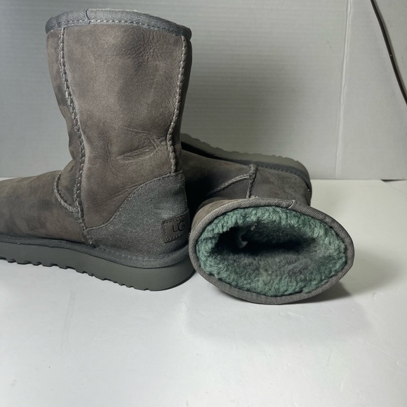 UGG Boots - Picture 5 of 6
